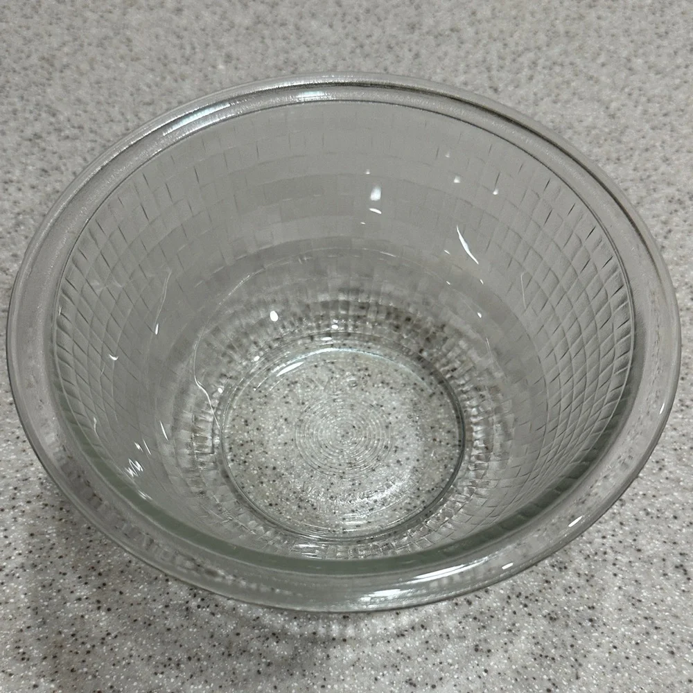 RARE Vintage Basket Weave Pyrex 1 Qt Bowl baking/mixing/ storage